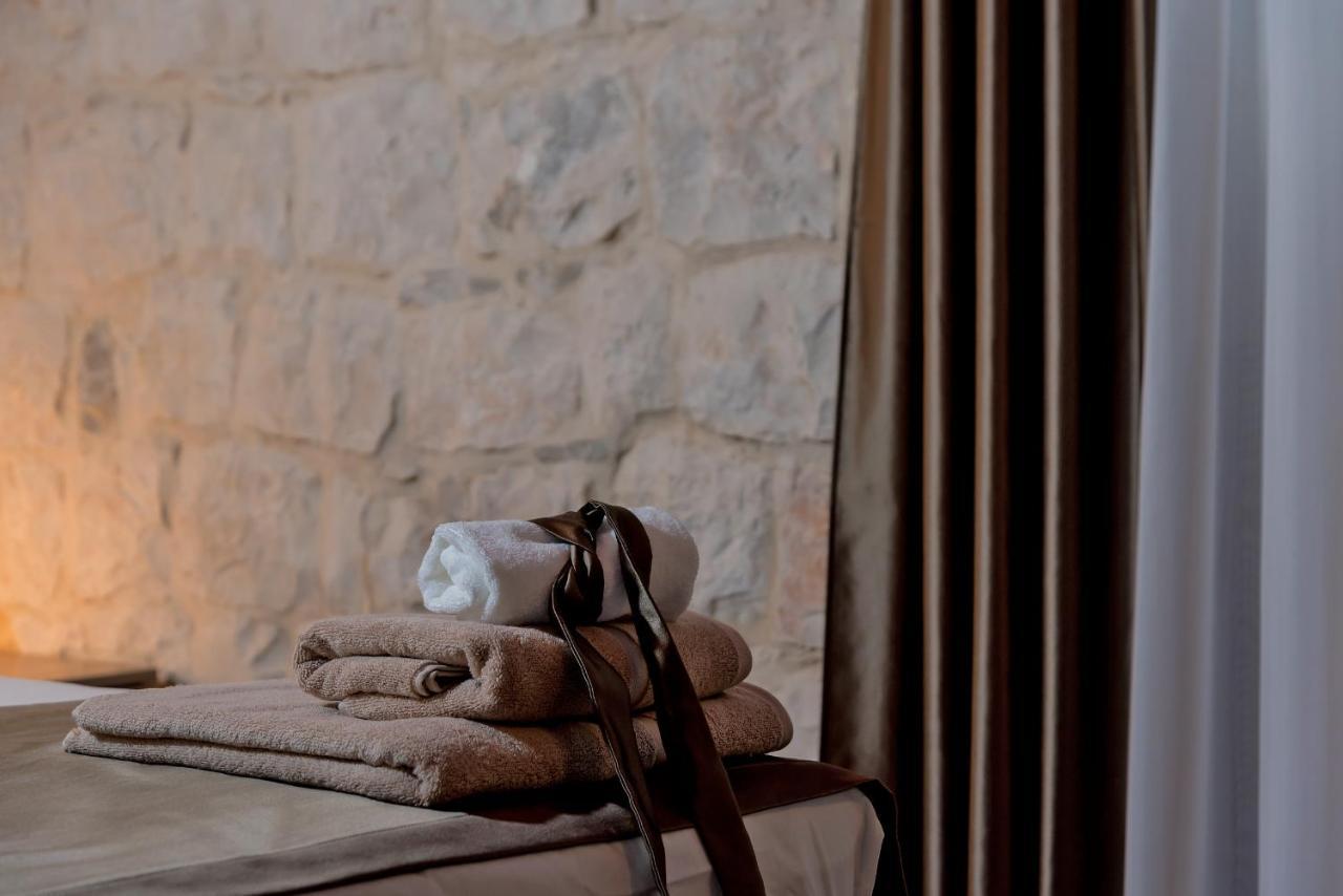 Annie'S Stone Studio & Room Split Bagian luar foto