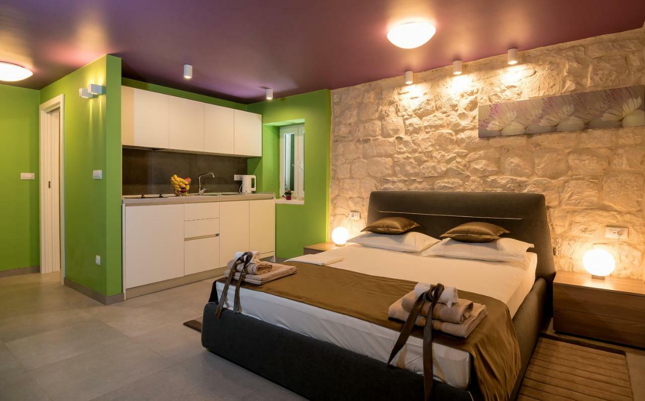 Annie'S Stone Studio & Room Split Bagian luar foto